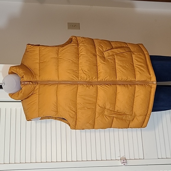 Old Navy Puffer Vest - Picture 1 of 6